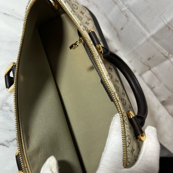 EUC Louis Vuitton Horizontal Mini Lin Alma Handbag (with COA) - Picture 7 of 11